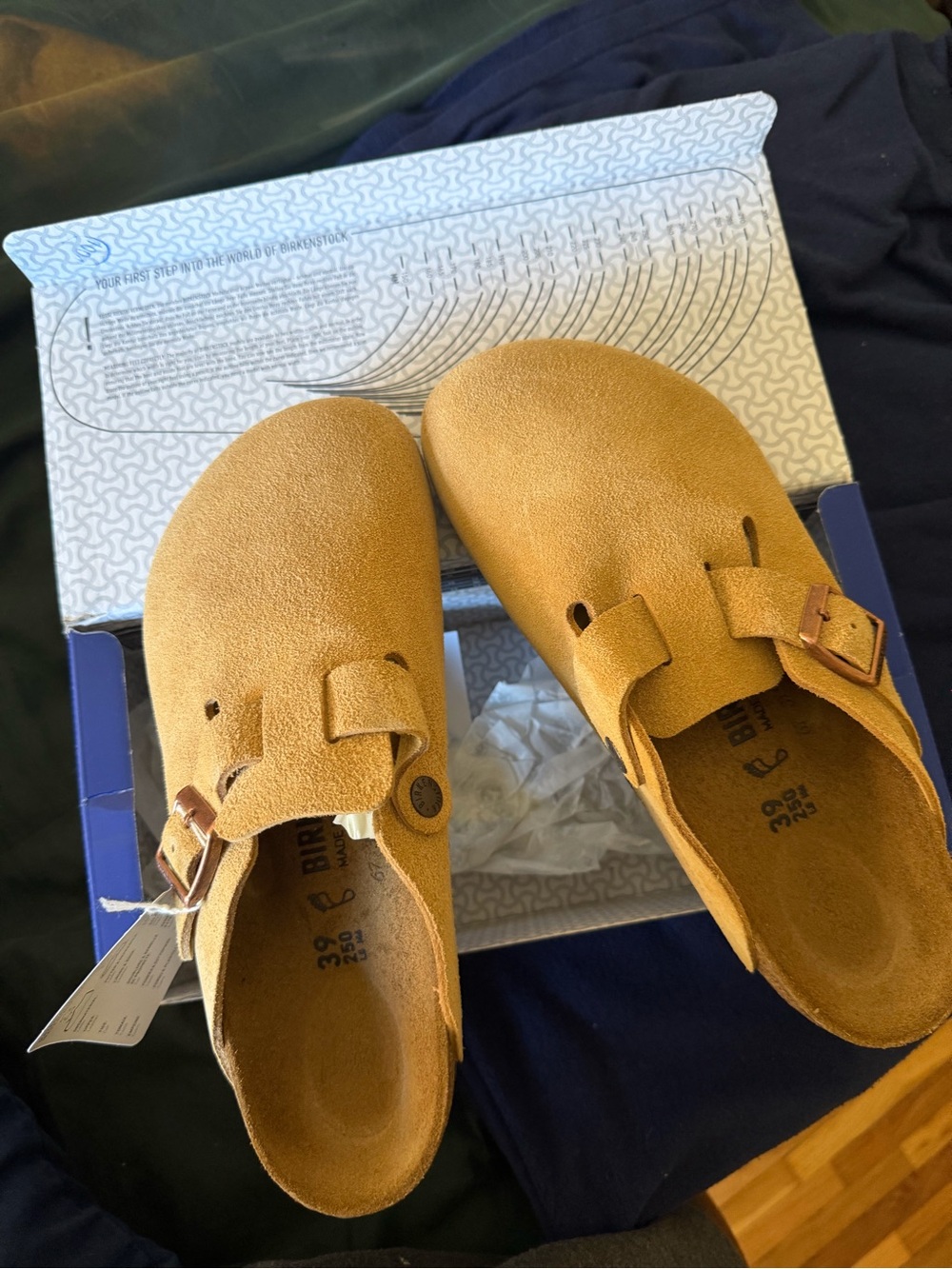 Birkenstock Boston Clogs in Latte Cream Size 8